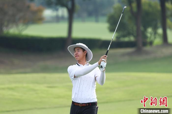 中国香港业余选手杨晓威在三菱电机自动化公开