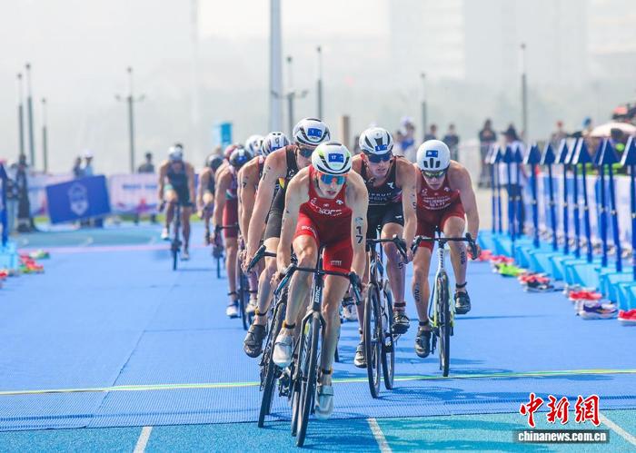 2025威海铁人三项世锦赛落幕 瑞士选手马克斯·斯