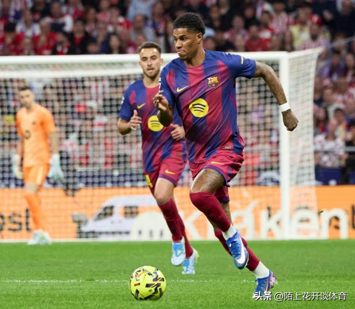 巴萨客场逆转马竞莱万绝杀登顶积分榜