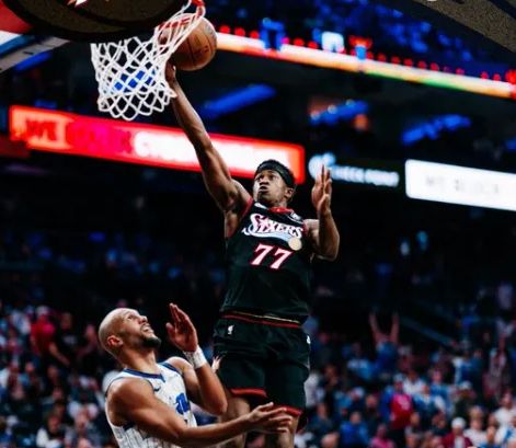 费城76人逆转魔术锁定东部第七季后赛席位