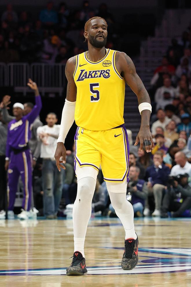 申京季后赛惨败湖人双塔 火箭交易筹码或成字母