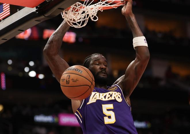 申京季后赛惨败湖人双塔 火箭交易筹码或成字母