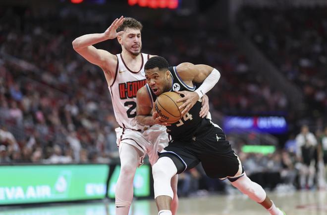 申京季后赛惨败湖人双塔 火箭交易筹码或成字母